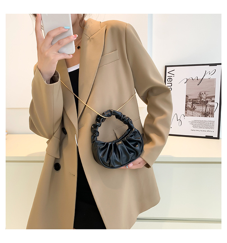 2024 Sommer Neue Trendy Internet Rot Vielseitig Eine Schulter Unterarm Modische Handheld Einfach Gefaltete Wolke Tasche_voghion.com