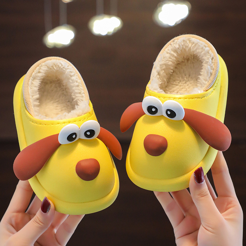 Zapatillas de algodón de invierno para niños dinosaurios de dibujos animados bebés lindos calentadores para niños y niñas con una base suave interior engrosada zapatos de algodón domésticos