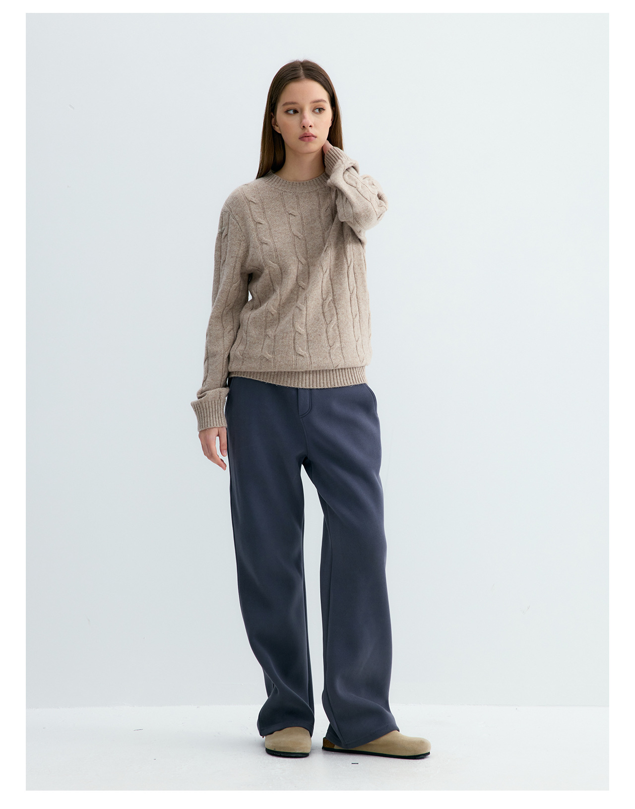 UNF Cable-Knit 405g Crewneck Sweater
