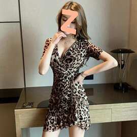 夜场性感豹纹V领连衣裙2023时髦交叉不规则连衣裙气质诱惑短裙连