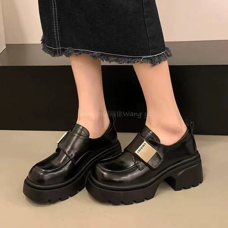 Спот большой! Новые одиночные туфли!!! Дикий черный свет черный взрослый сапоги с кисточкой