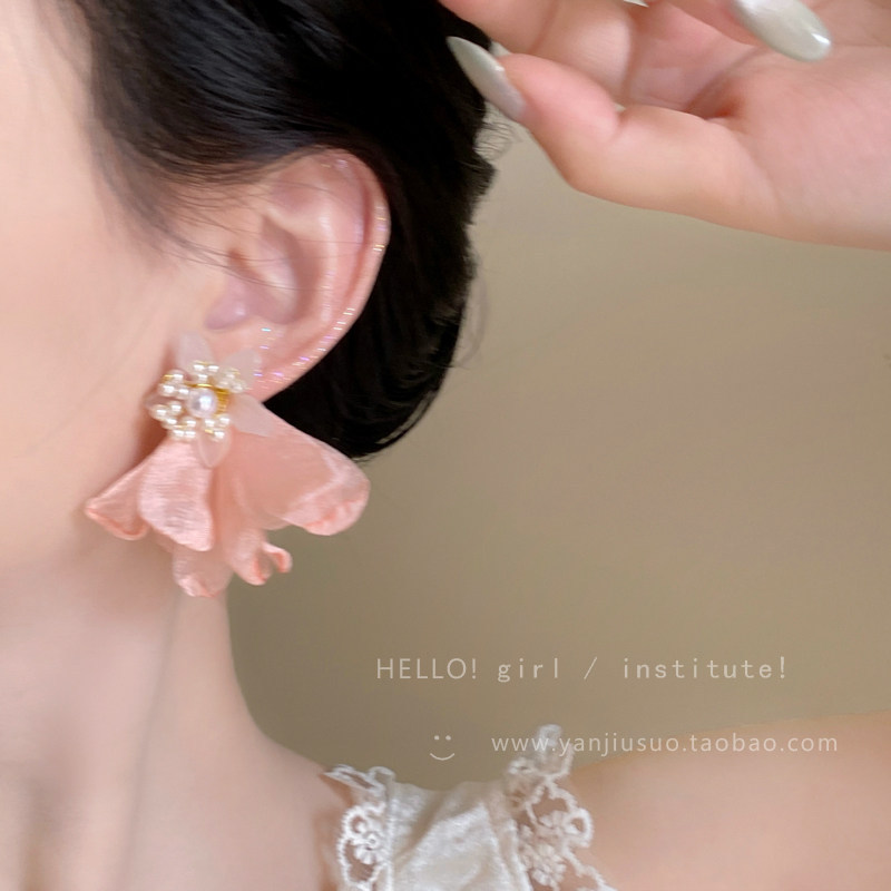 Vacancias suave hilo de malla brilla petal pendientes 2026 nuevo super temperamento perla perla hermosa joyas de orejas