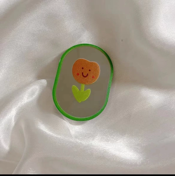 Ellipse green edge smiley face flower mirror surface