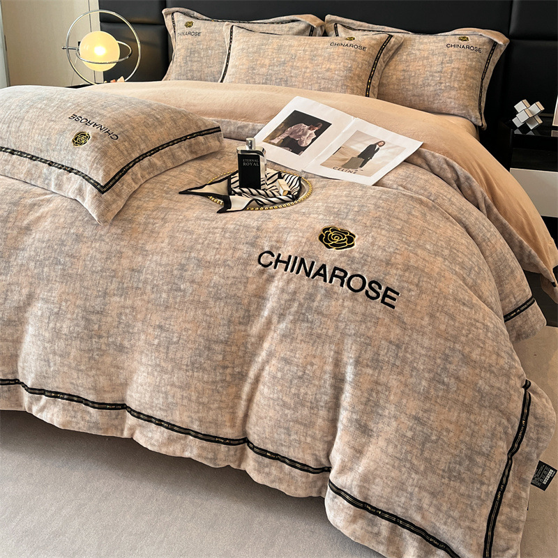 Luz de lujo de alto gramo de leche de lana cama de cuatro piezas tipo A engrosado flange coral de lana sábanas de doble cara cubierta de colcha cálida