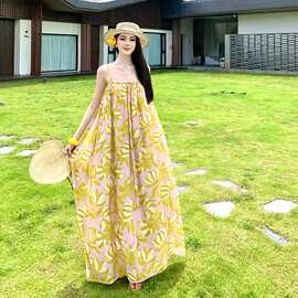 吊带连衣裙女2026年新款春夏宽松天丝吊带裙小个子印花裙