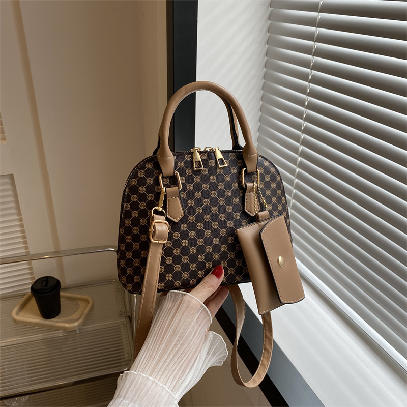 2023 New Summer Fashion Presbyopic Handbag Single Shoulder Crossbody Shell Bag Women's Bag Supports Large Mixed Batches