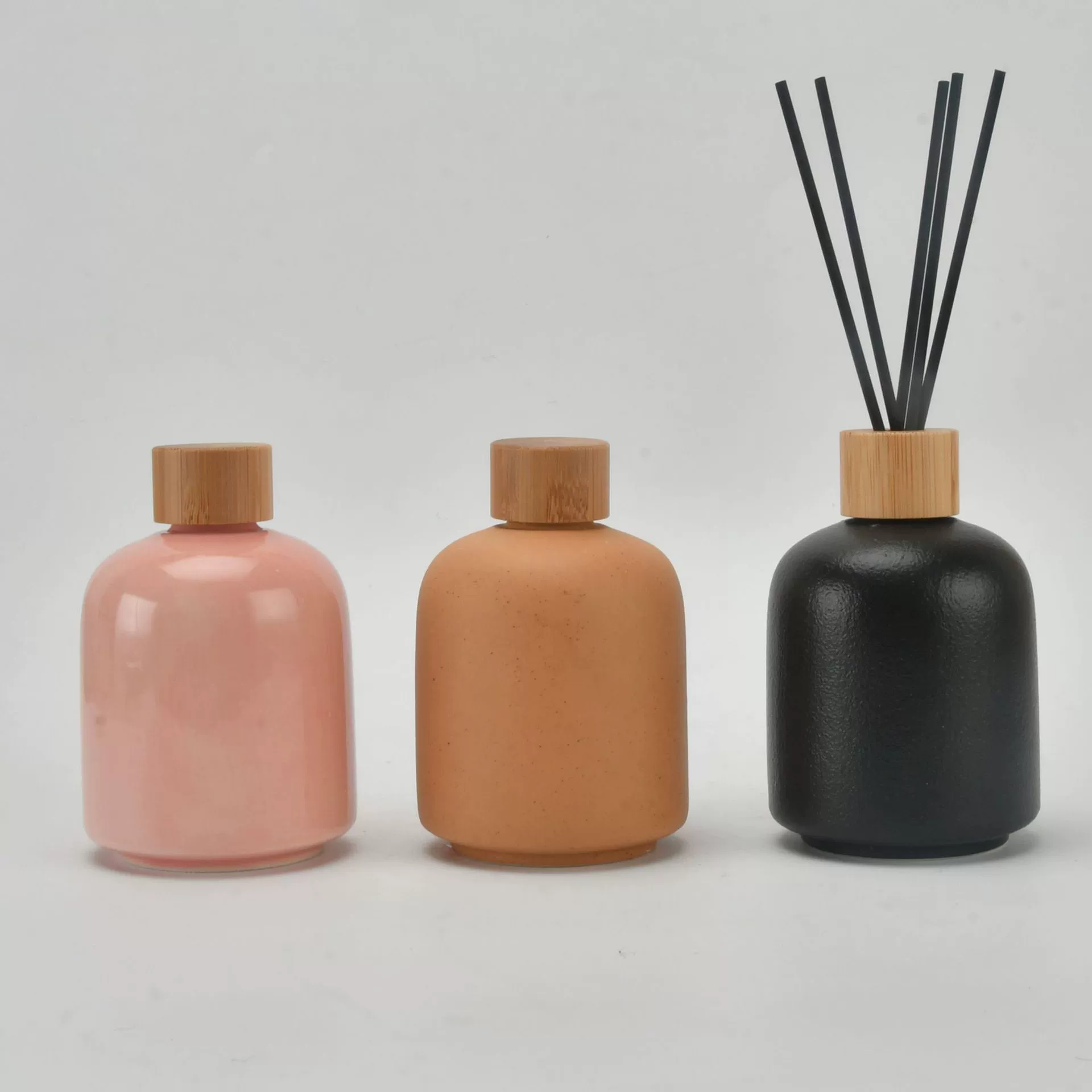 2024 Широкая Ароматическая Жидкость Упаковка Керамический контейнер Летучие бутылки жидкие герметичные бутылки Керамическая ваза с уплотнительным отверстием крышка