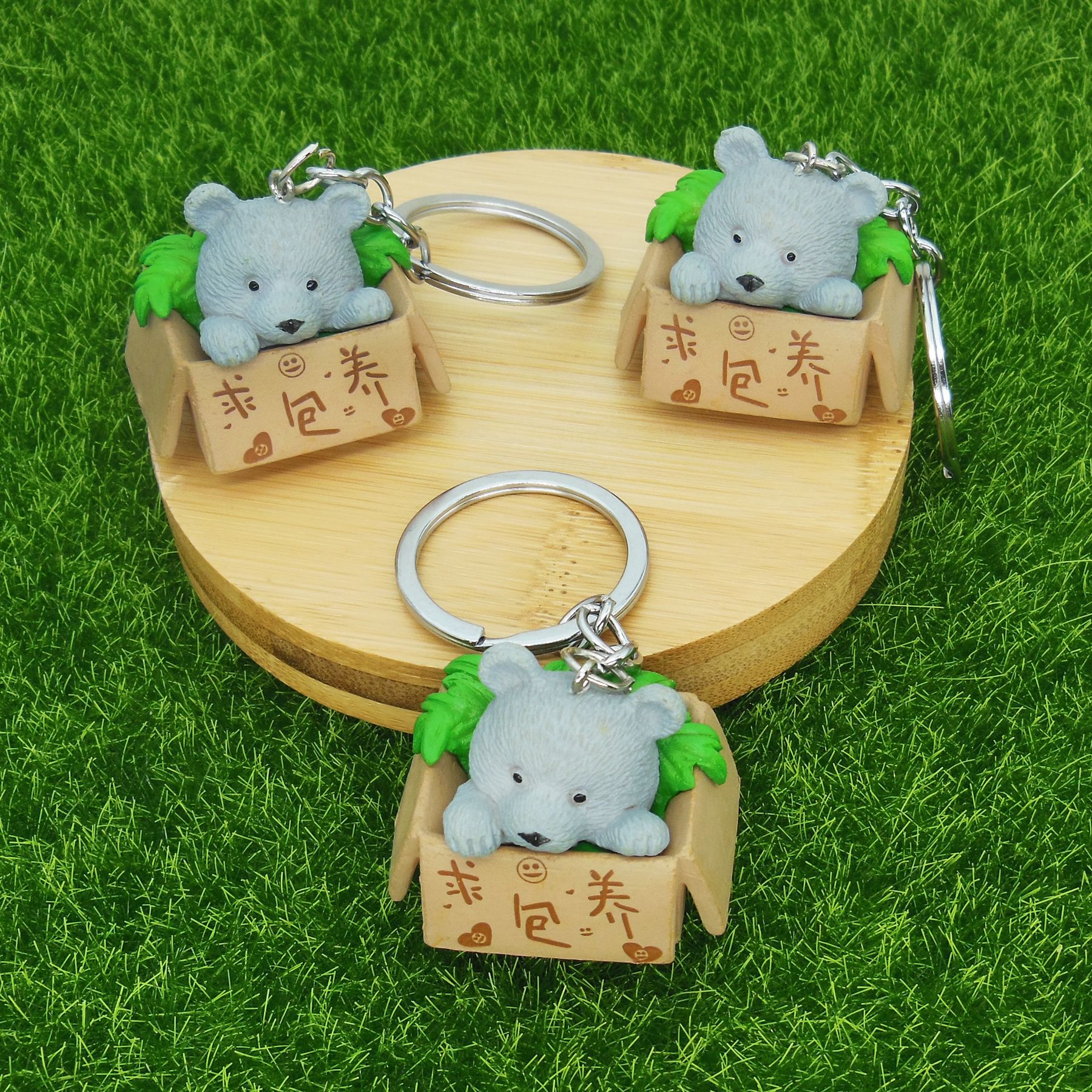 Gato de dibujos animados llavero colgante lindo gato muñeca estudiante adornos campus tienda suministro al por mayor