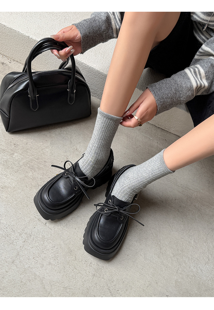 Giày loafer nữ đế xuồng platform dây buộc phong cách Anh quốc – mũi sâu, da bóng, gót 5 cm — Đen (bóng), Đen (mờ) chi tiết 12