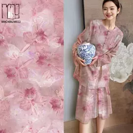 连衣裙;丝巾;女式衬衫