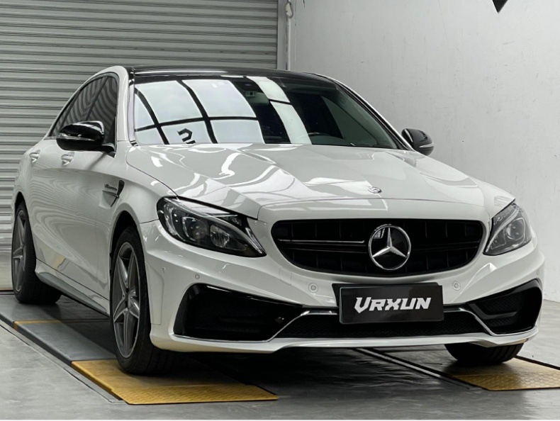 Applicable to 15-21 Mercedes-Benz C- Class W205 to Carlson's front bumper, the middle net wing flap surrounds the rear lip tail throat