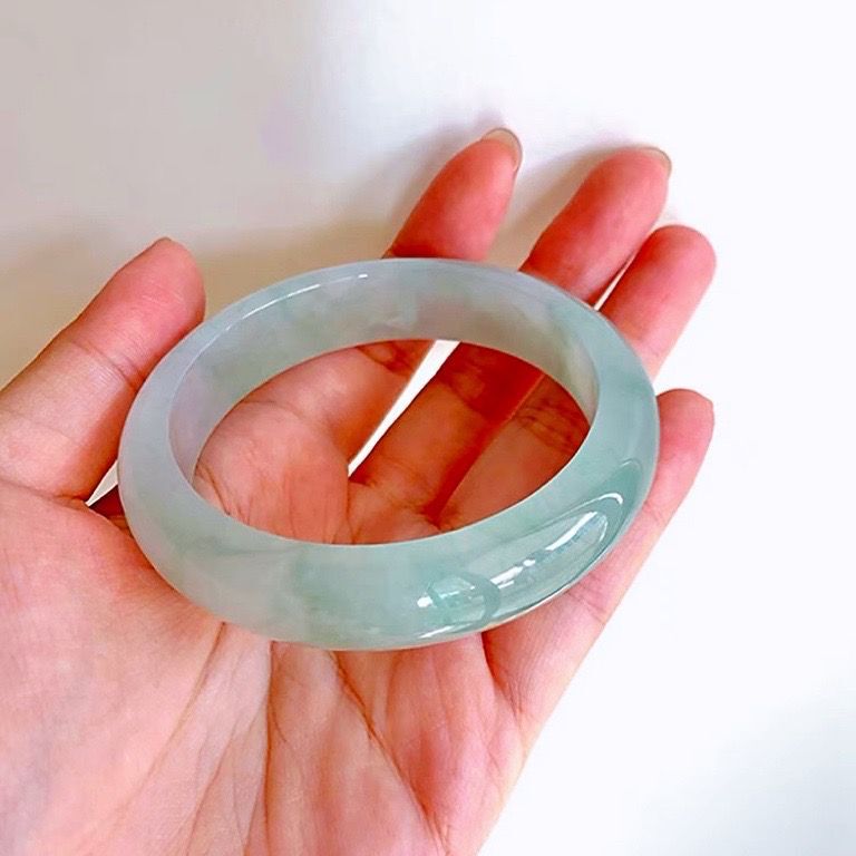 [Fast Delivery] Burmese genuine goods Jade Bracelet Jade Bracelet Women's Real Solid Color Ice High-end Gift Belt