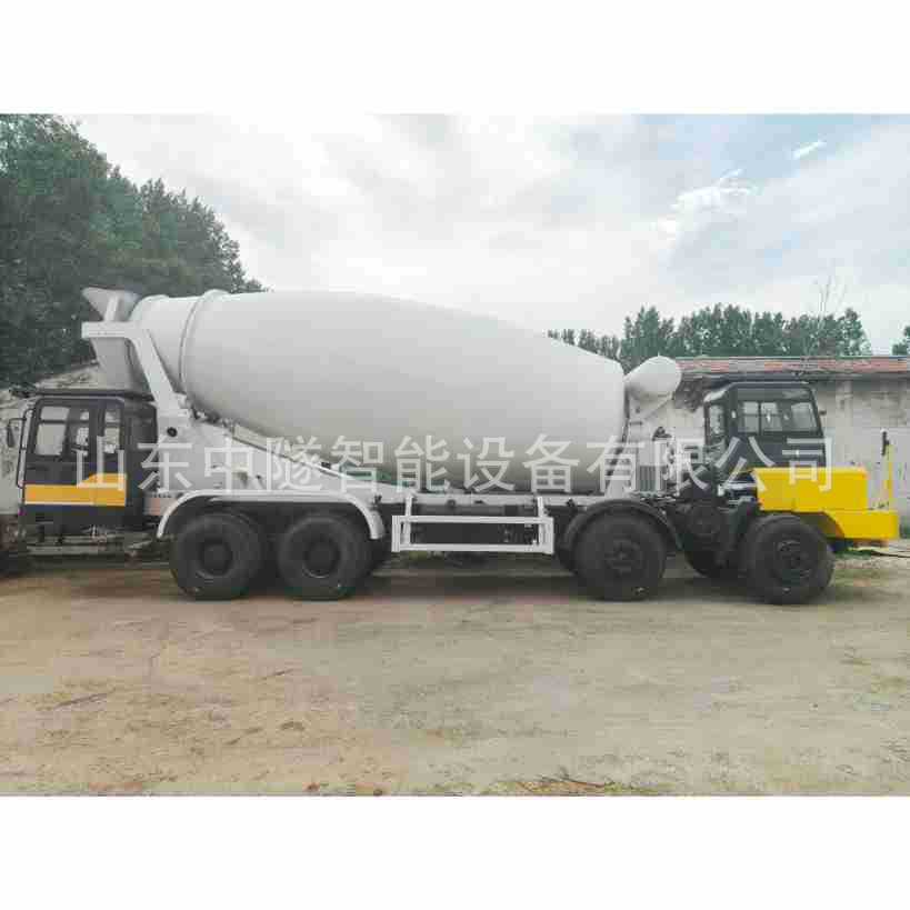 A Sixteen-Cubic-Meter Concrete Transport Vehicle with Two Open Ends, Used in Tunnel Height Restrictions, with a Concrete Mixer, Making It a Unique Type of Cement Mixer