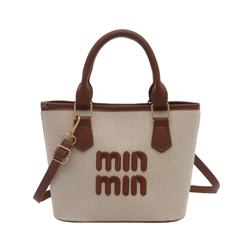 Bolso pequeño portátil de bambú de verano para mujer 2025 nuevo bolso de cubo de un solo hombro con patrón de costura tejido exquisito mensajero de salida