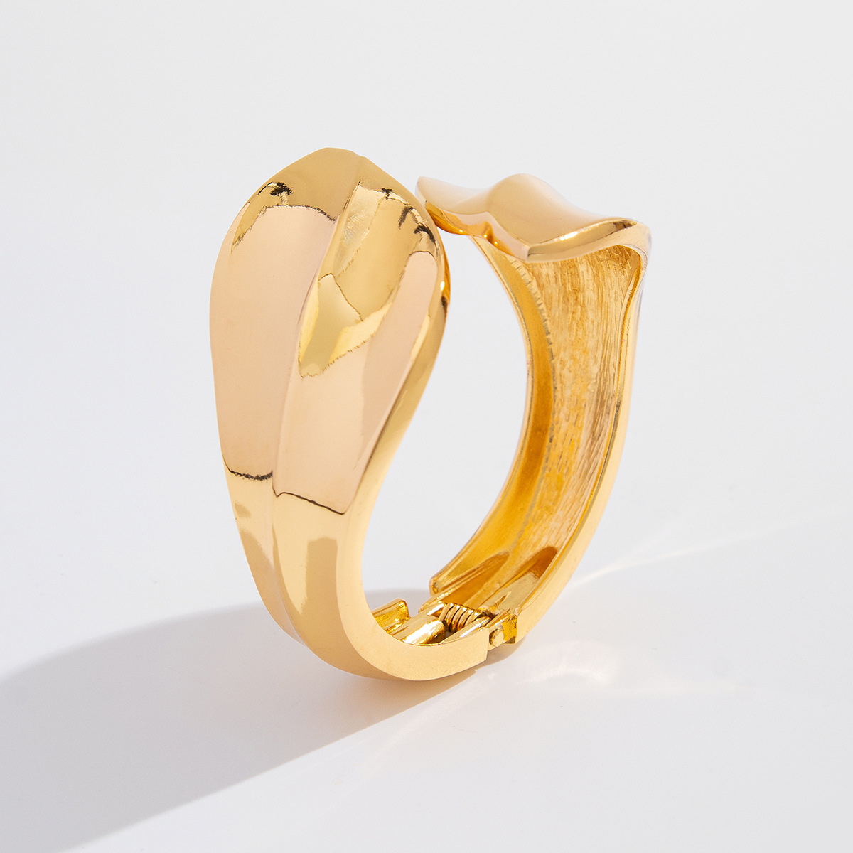55g Weight Bangle Classification Alloy Chain Material 1 Piece Quantity Holiday, Travel Occasion Alloy Material Geometric Pattern Women's Gender Plating Design Elegant, Lady, Simple Style Style Elegant Lady Simple Style Geometric Alloy Bangles Wholesale 29