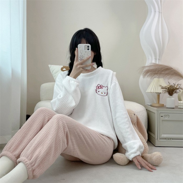 Transmisión en vivo de invierno transfronterizo cálido más pijamas engrosados de terciopelo mujeres lindo rebeca de solapa de ins servicio a domicilio de una pieza