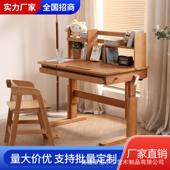 子供の学習机の机の手は昇降できます。