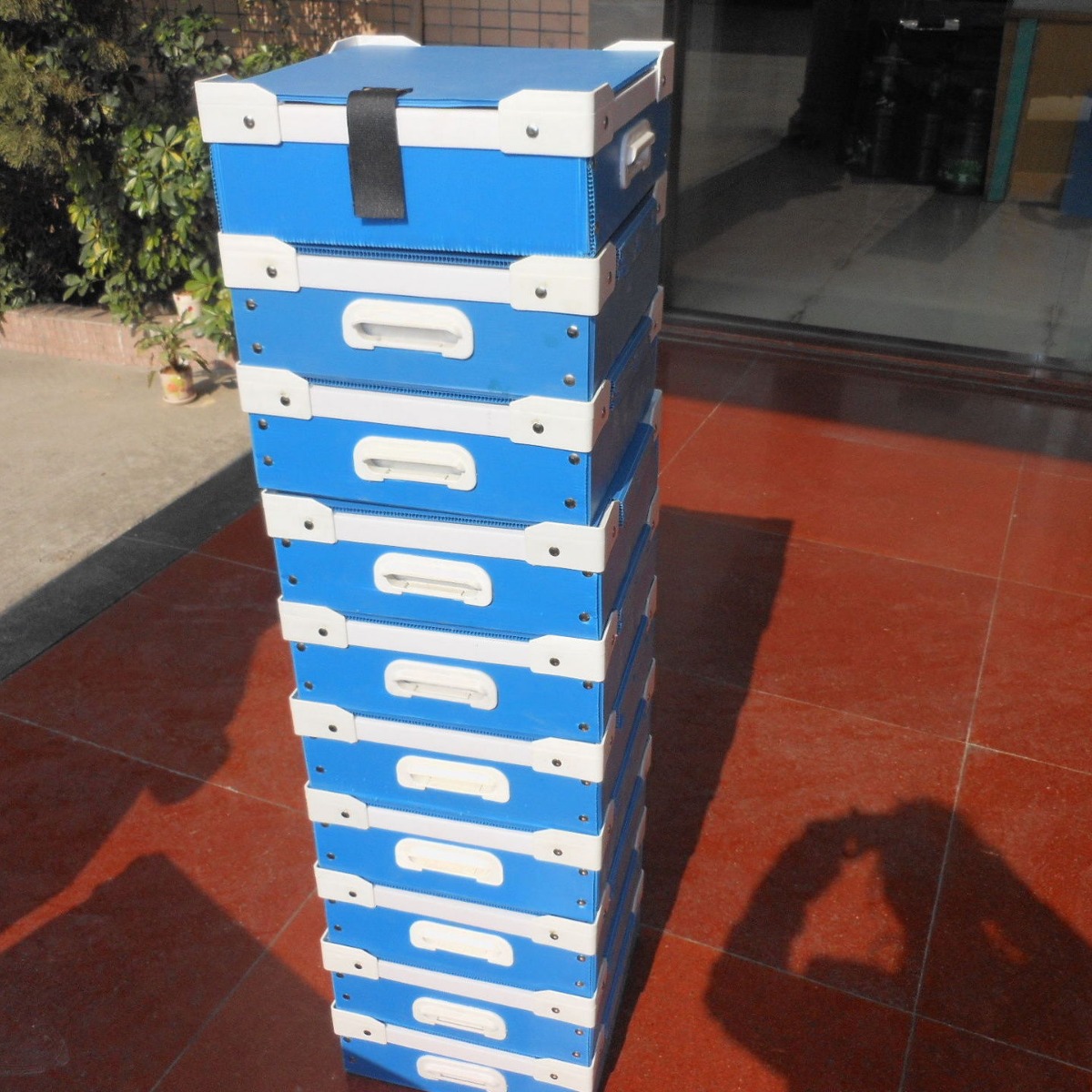 浅色PP万通板加盖子式骨架箱 盖子打魔术贴连接式