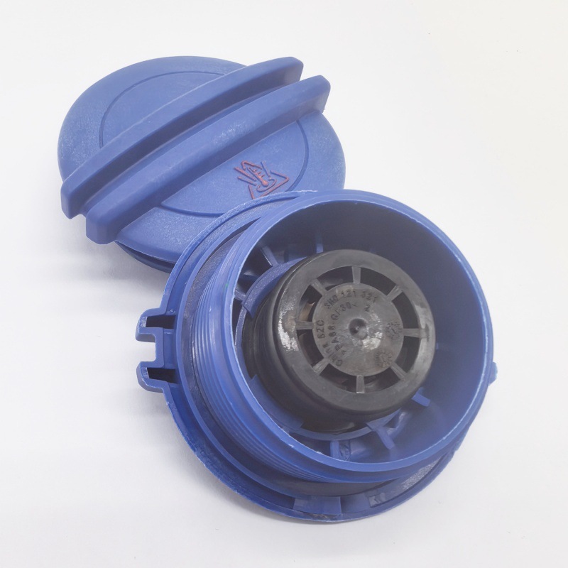 3B0121321 is suitable for Audi Volkswagen intercooler water tank cover radiator expansion pot cover