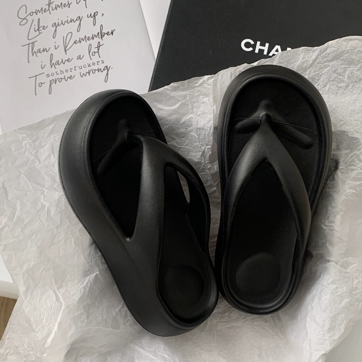 Елочные шлепанцы с толстой подошвы женщины летом