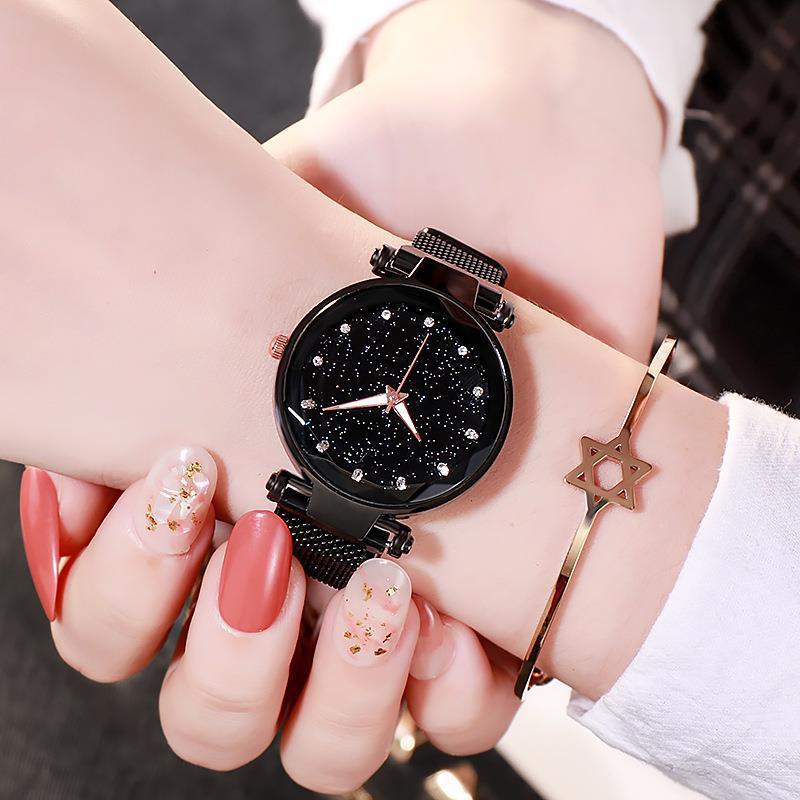 Casual Streetwear Round Suction Buckle Quartz Women's Watches display picture 4