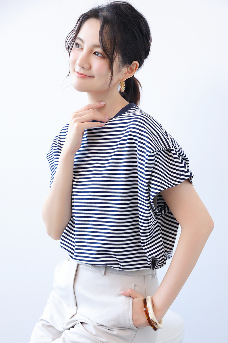 Estilo japonés transfronterizo artístico simple delgada suelta a rayas manga corta Camiseta diseño cuello redondo manga de murciélagos estilo coreano