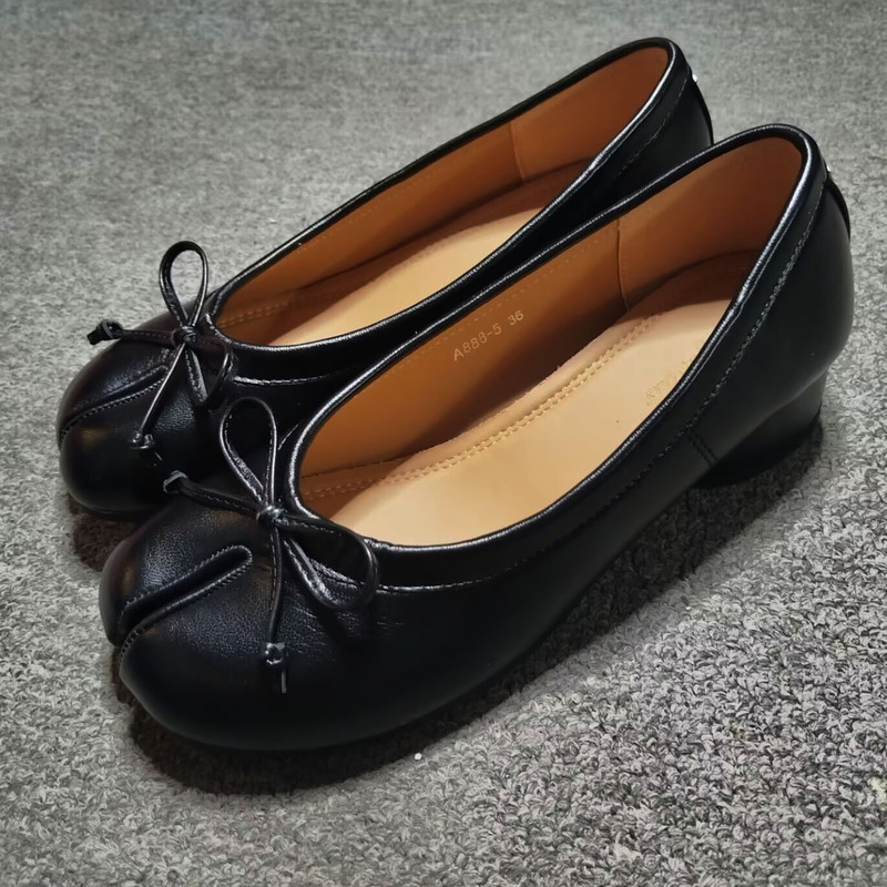 Niche Split-Toe Shoes for Women Tabi Pig's Trotters Medium Heel Shallow Mouth Flats Fashionable Bow Thick Heel High Heel Flats Mary Jane