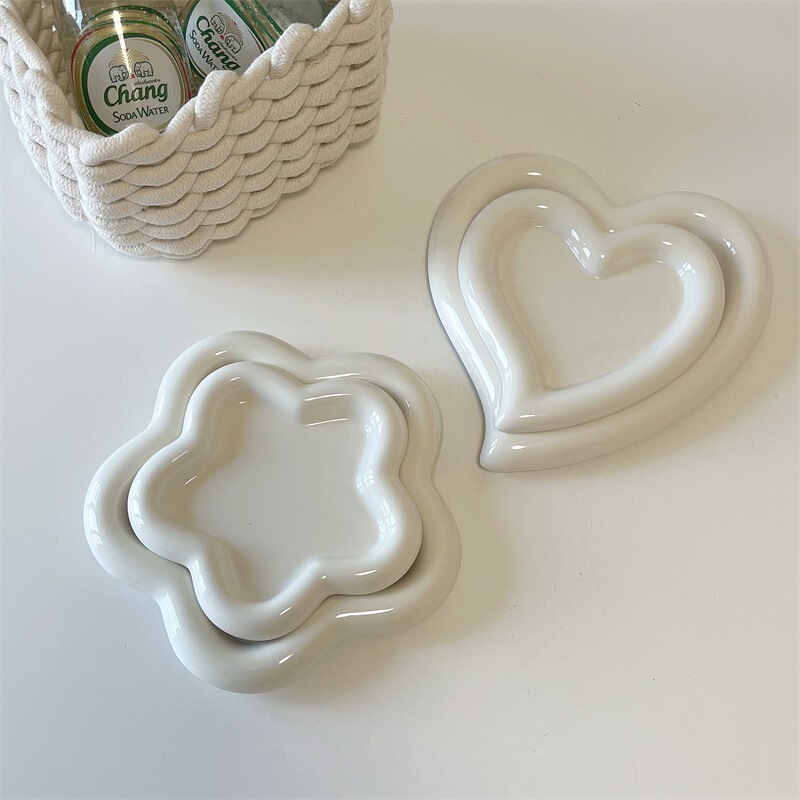 Creative love doodle plate ins style white plate high-looking cake plate jewelry plate household simple breakfast plate