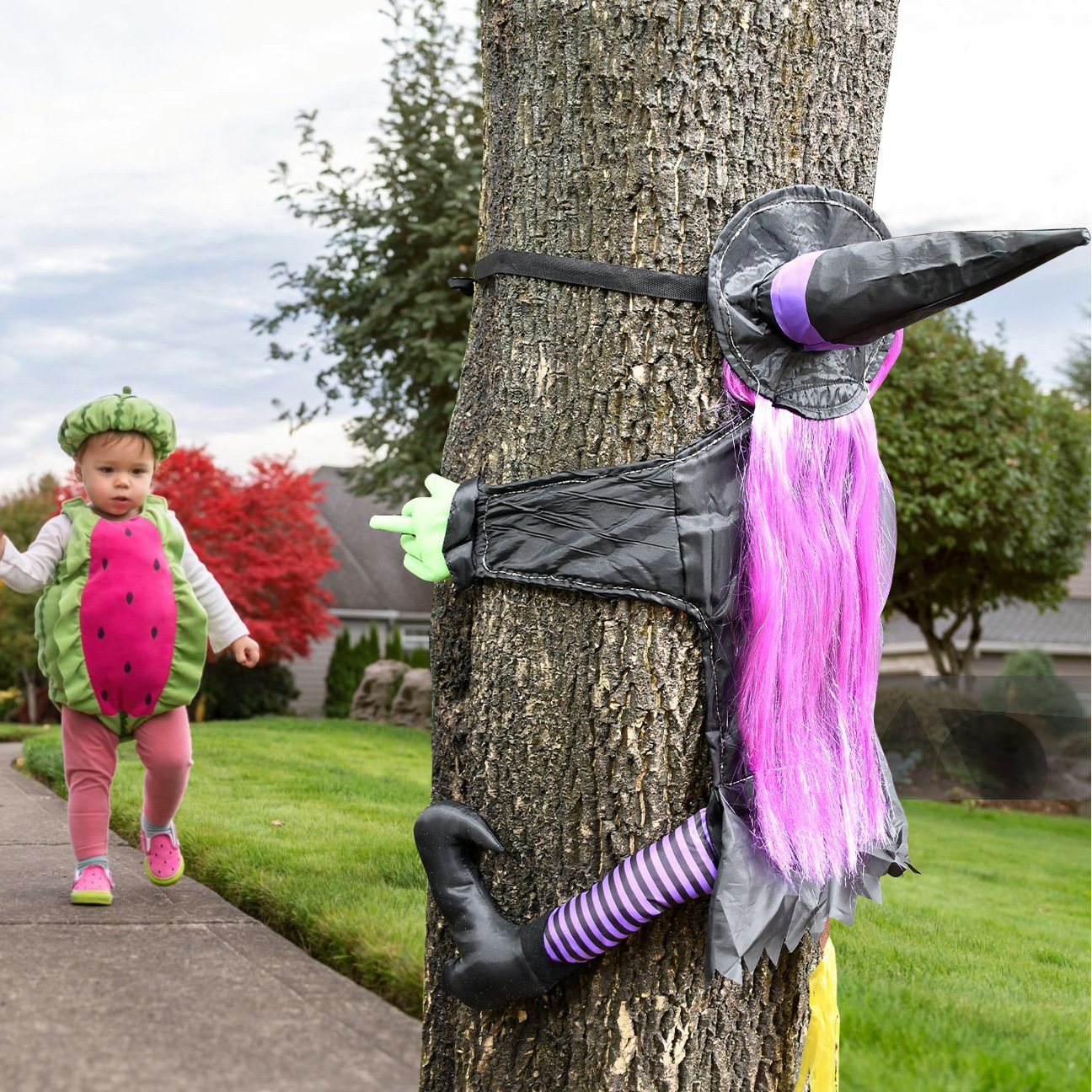 Halloween Tree Climbing Witch LED Luminous Halloween Tree Holding Witch Decoración de patio de Halloween Witch Luminous