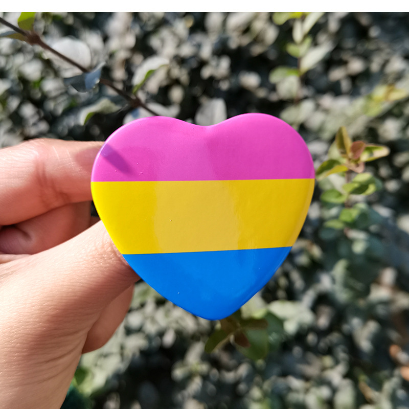 1 Piece Tinplate Rainbow Heart Shape display picture 2