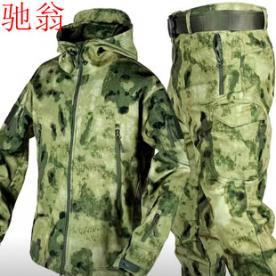 J4D Waterproof Windproof Cold-proof Shark Skin Mountaineering Winter Jackets A Complete Set of Black Gold Soft Shell Camouflage fleece-lined
