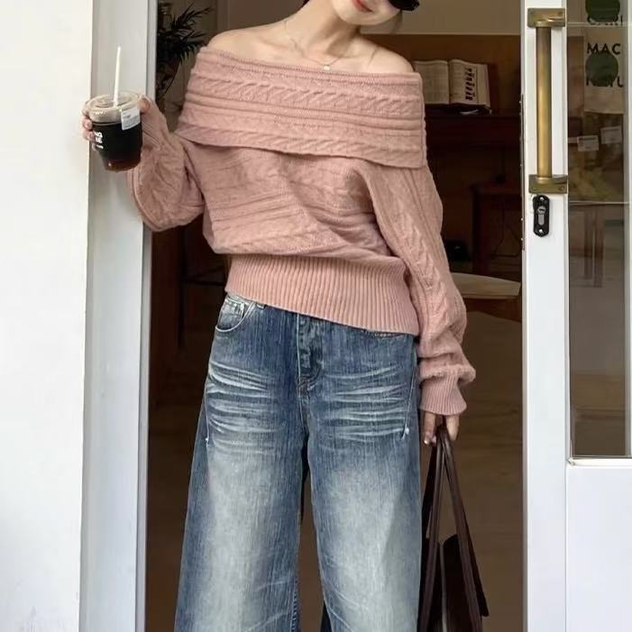French Pink Twist One-Line Collar Off-Shoulder Pullover Knitwear for Women in Autumn and Winter, Lazy Style Loose Knitted Knitwear Top