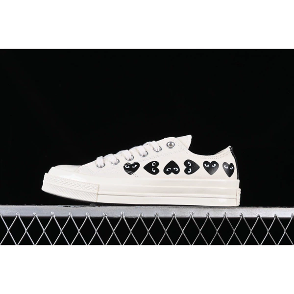 Black and white low top "One size too large"