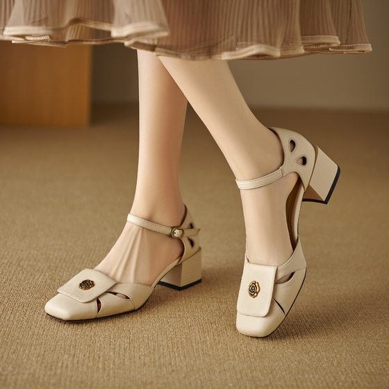 Hollow Sandals Women's New Retro Metal Buckle Square Toe Soft Sheepskin Hollow Thick Mid-Heel Toe Fashion Sandals