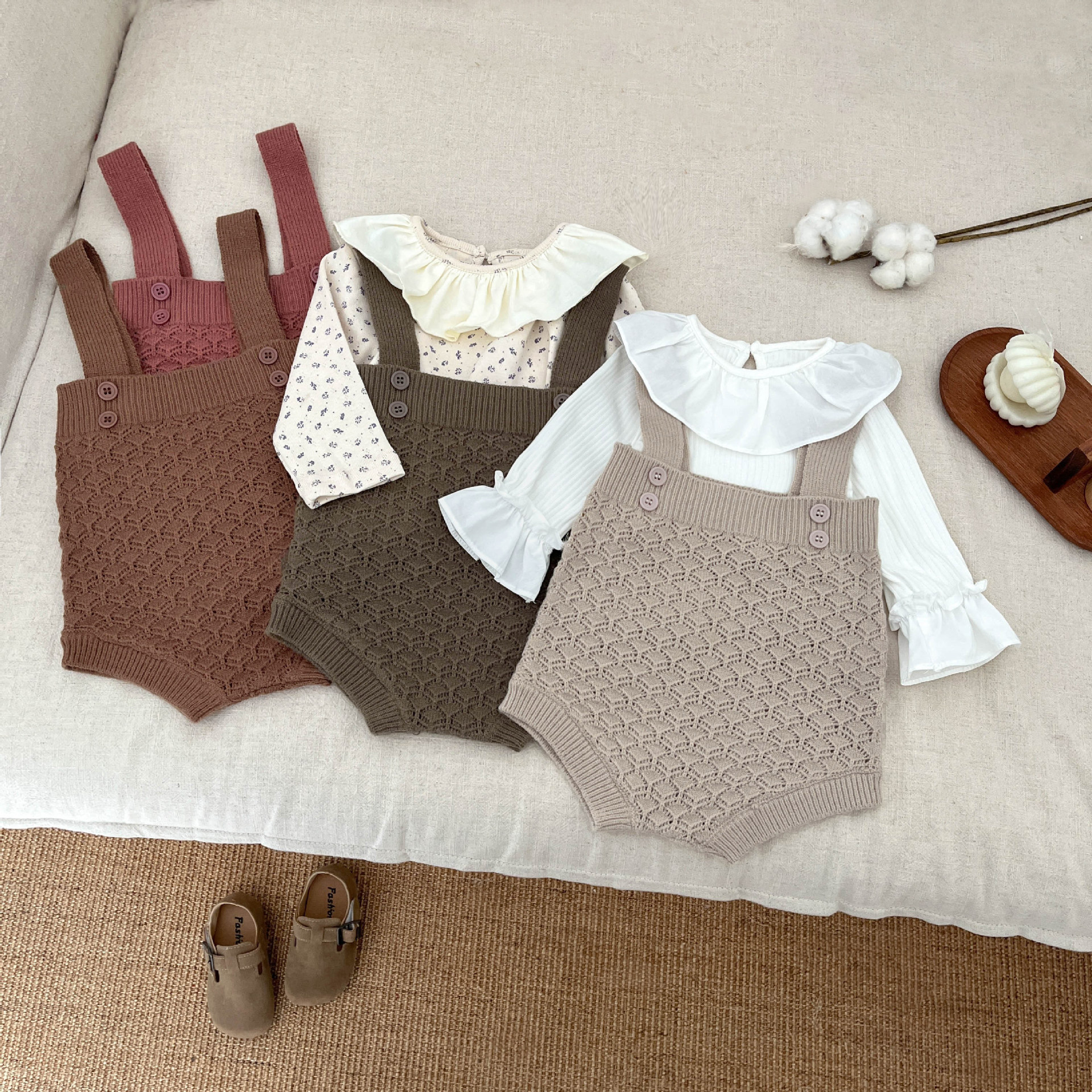 Primavera y verano para bebés nuevos pantalones de correa de aire extranjero pequeños meses de edad bebé jersey de punto coreano ropa de niñas