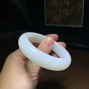 Jin Yu Tang Xinjiang Hetian jade sutlet jade bracelet clean, delicate, warm, soft and complete shape