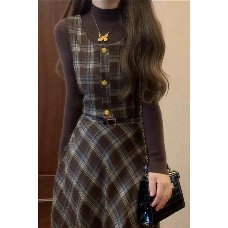 法式毛衣套装格子连衣裙子女早秋2025新款过新年战袍千金穿搭长裙