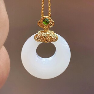 Fubei Diamond Jewelry [18K Gold Inlaid with Hetian Jasper Princess Peace Buckle Pendant] the Size of the Loose Stone Is about 20*20mm