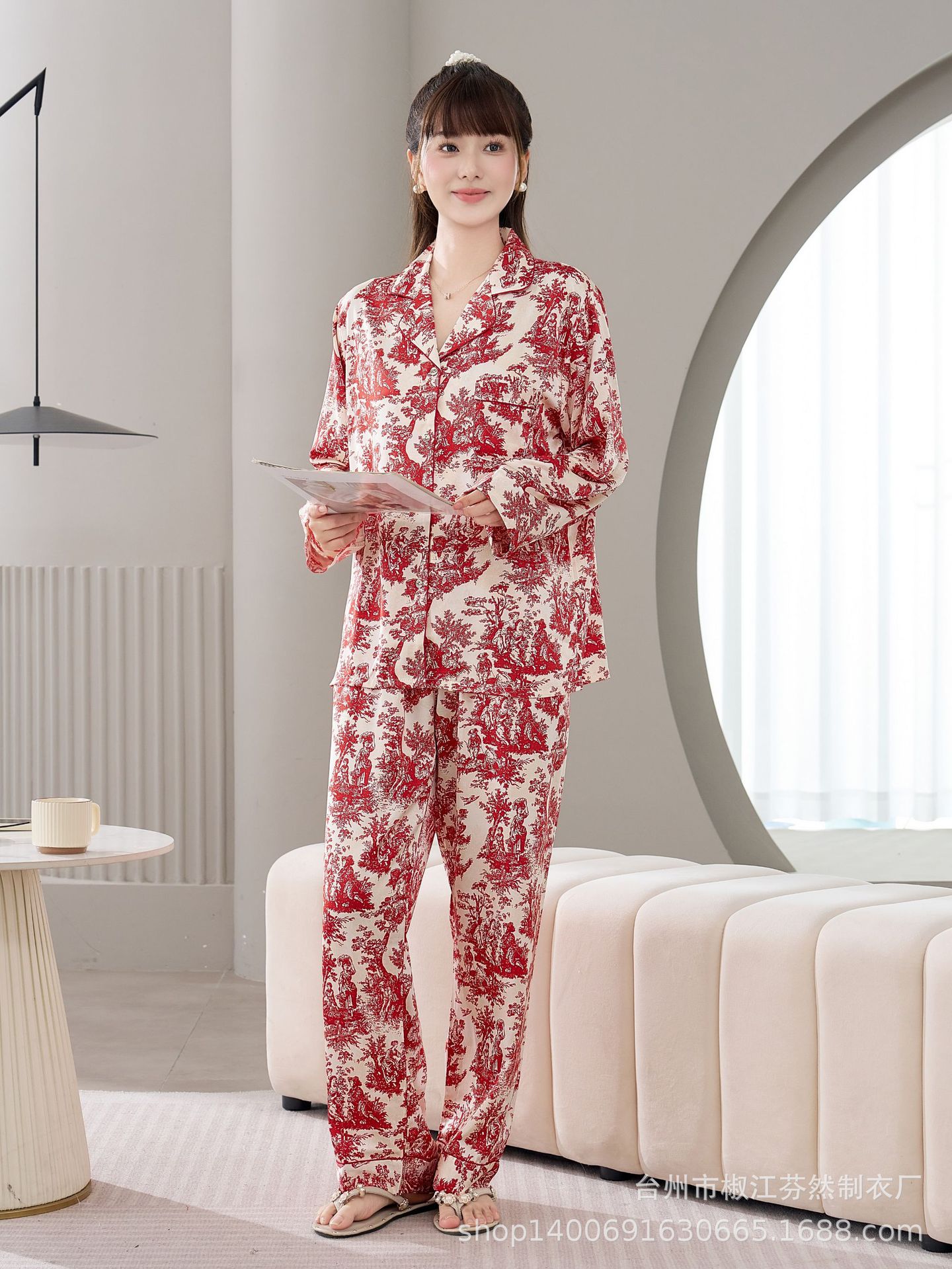 빨간색 긴 소매 바지