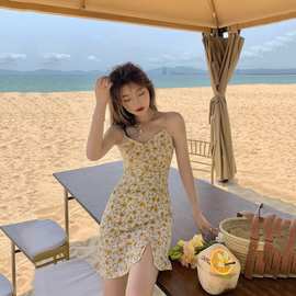 2022夏季新款韩版甜美碎花时尚小个子黄色雪纺吊带V领连衣裙女