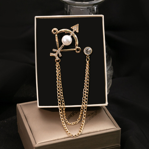 European and American bow and arrow crown maple leaf pearl brooch full diamond Eiffel Tower corsage niche fox chain brooch
