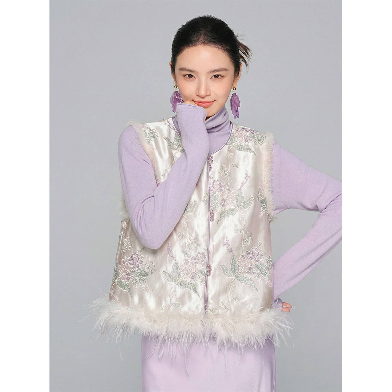 【Zhihetang】New Chinese-Style Autumn New Model National Style Satin Embroidered Vest for Women with a High-End Feel, Suitable for Layering