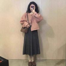 ���ż��ﶬװ����һ���׸߼��к�ϵ��ɫë��������������������װ