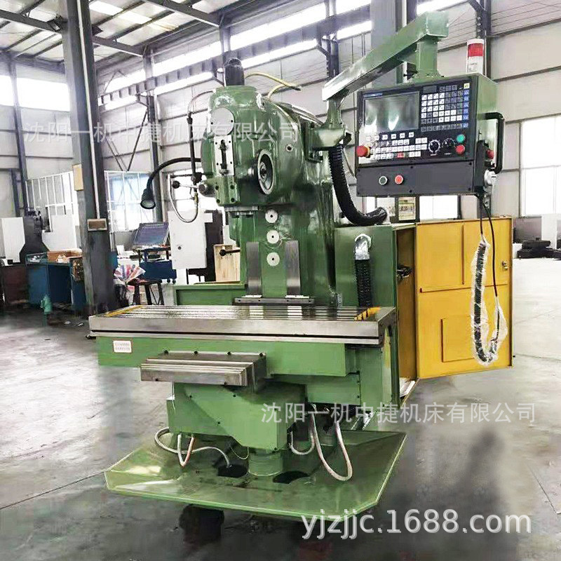 15349303527_1910090781