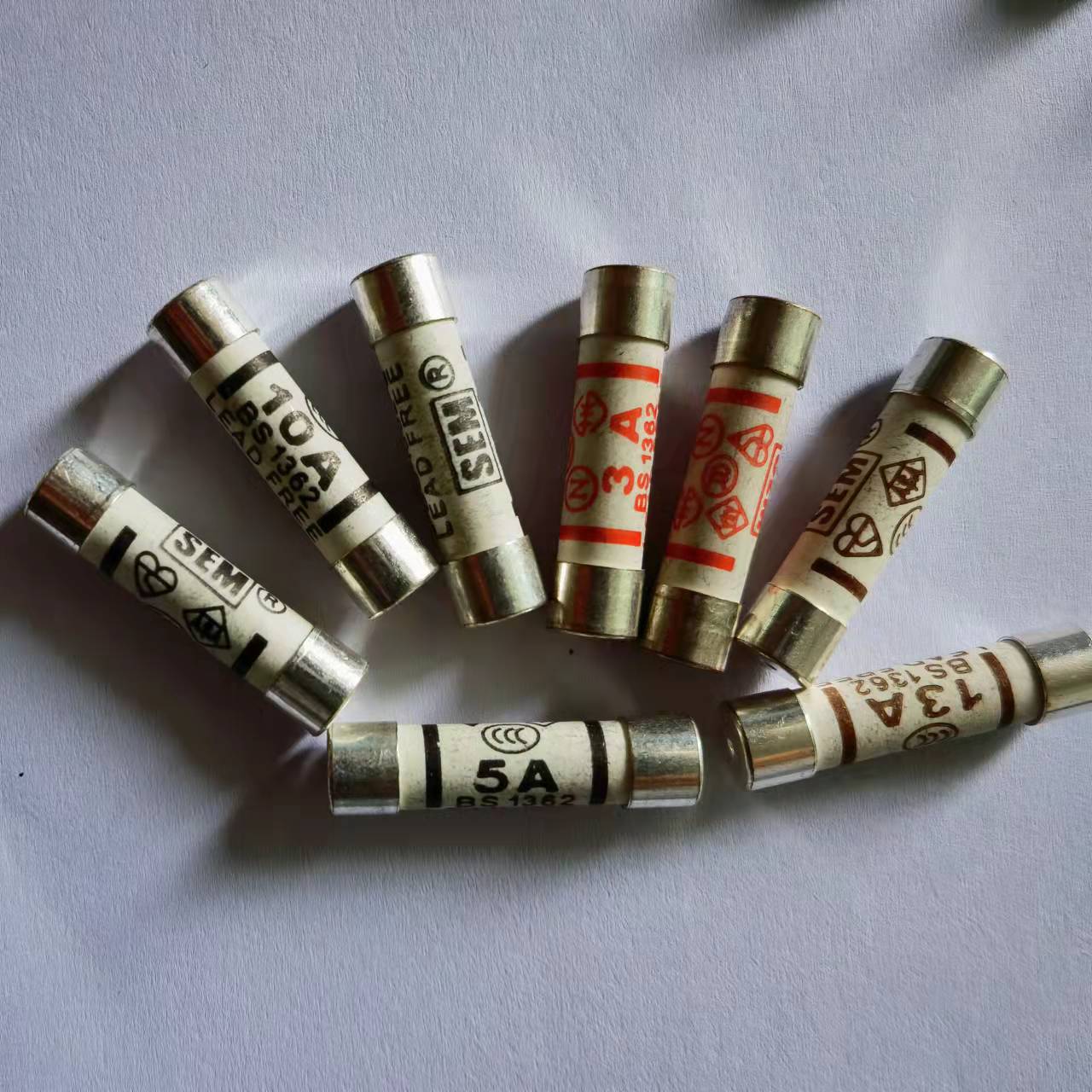 现货供应SEM保险丝BS1362陶瓷保险管2A3A5A10A13A BS1362插保险丝