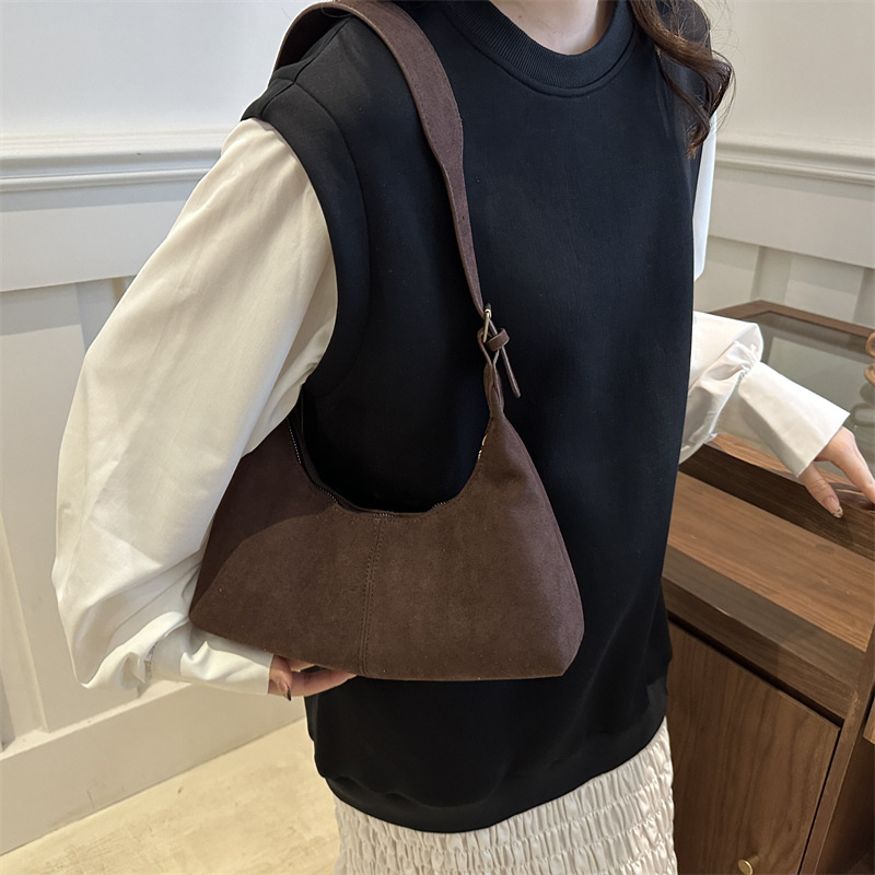 Nuevo diseño de nicho bolso de axila de piel de vaca otoño e invierno bolso de mensajero casual de un solo hombro bolso de baguette de moda para mujer