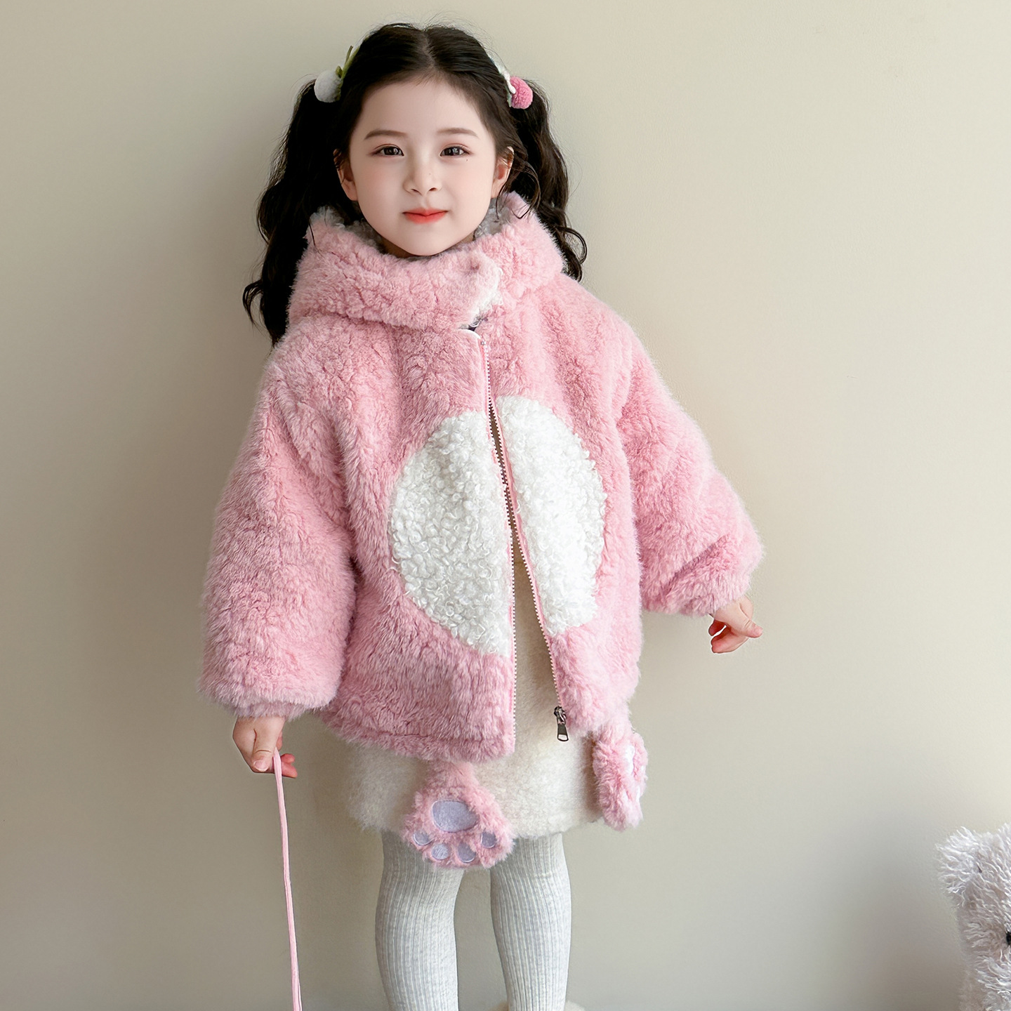 Niñas más abrigo de terciopelo otoño y invierno 2025 nuevo estilo coreano bebé femenino engrosado suéter de lana de aire extranjero ropa de invierno de algodón para niños