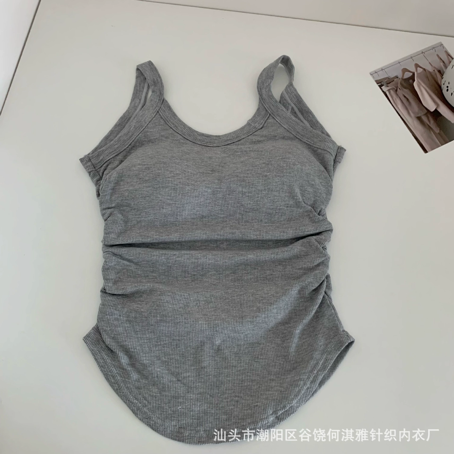 Топ-майка из велюра с подкладкой, one-size (80–130 цзинь), с чашками и поддержкой спины