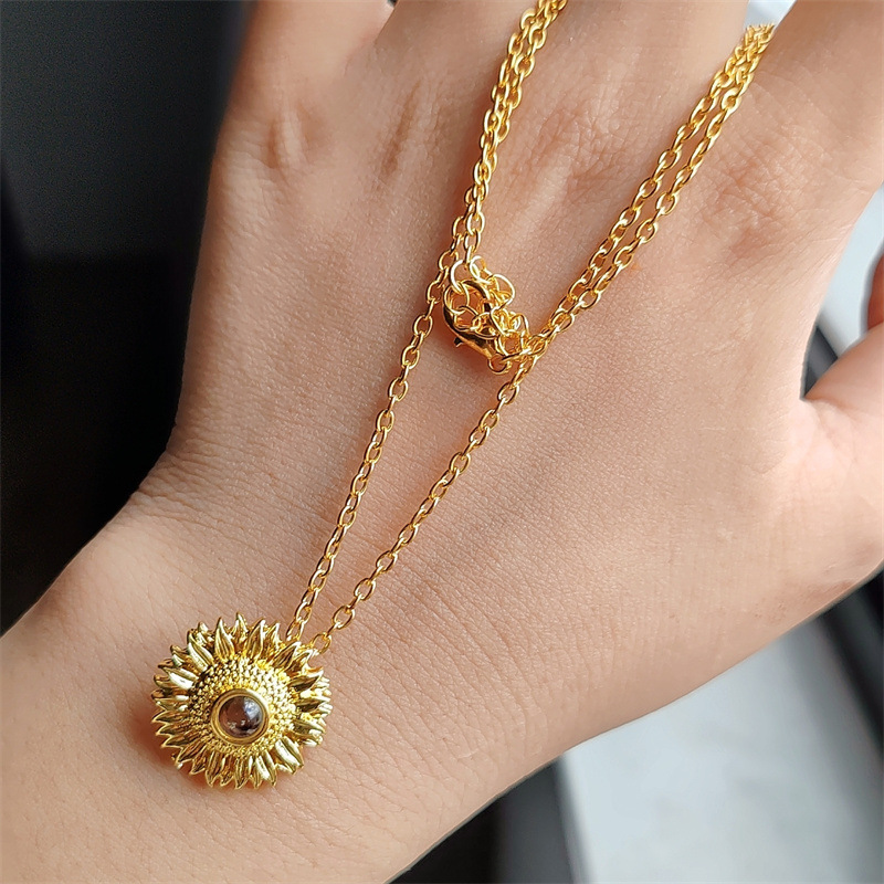 New Fashionable and Elegant Sunflower Jewelry Pendant Necklace Sunflower Necklace Projection Necklace Friendship Necklace_voghion.com