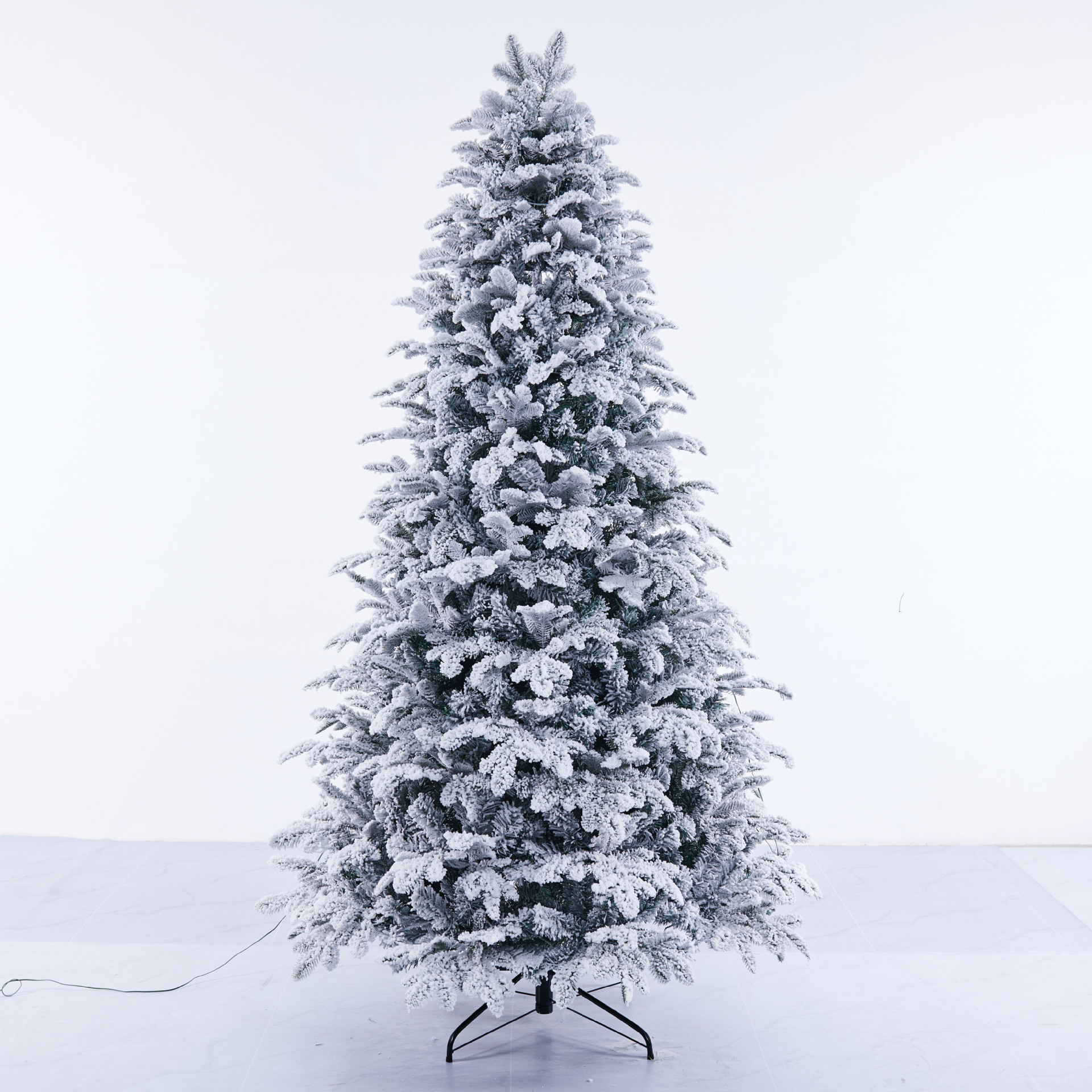 Una variedad de 1.5 - 2.4m árbol de Navidad flocado mixto para el hogar gran árbol de flocado decoración de Navidad